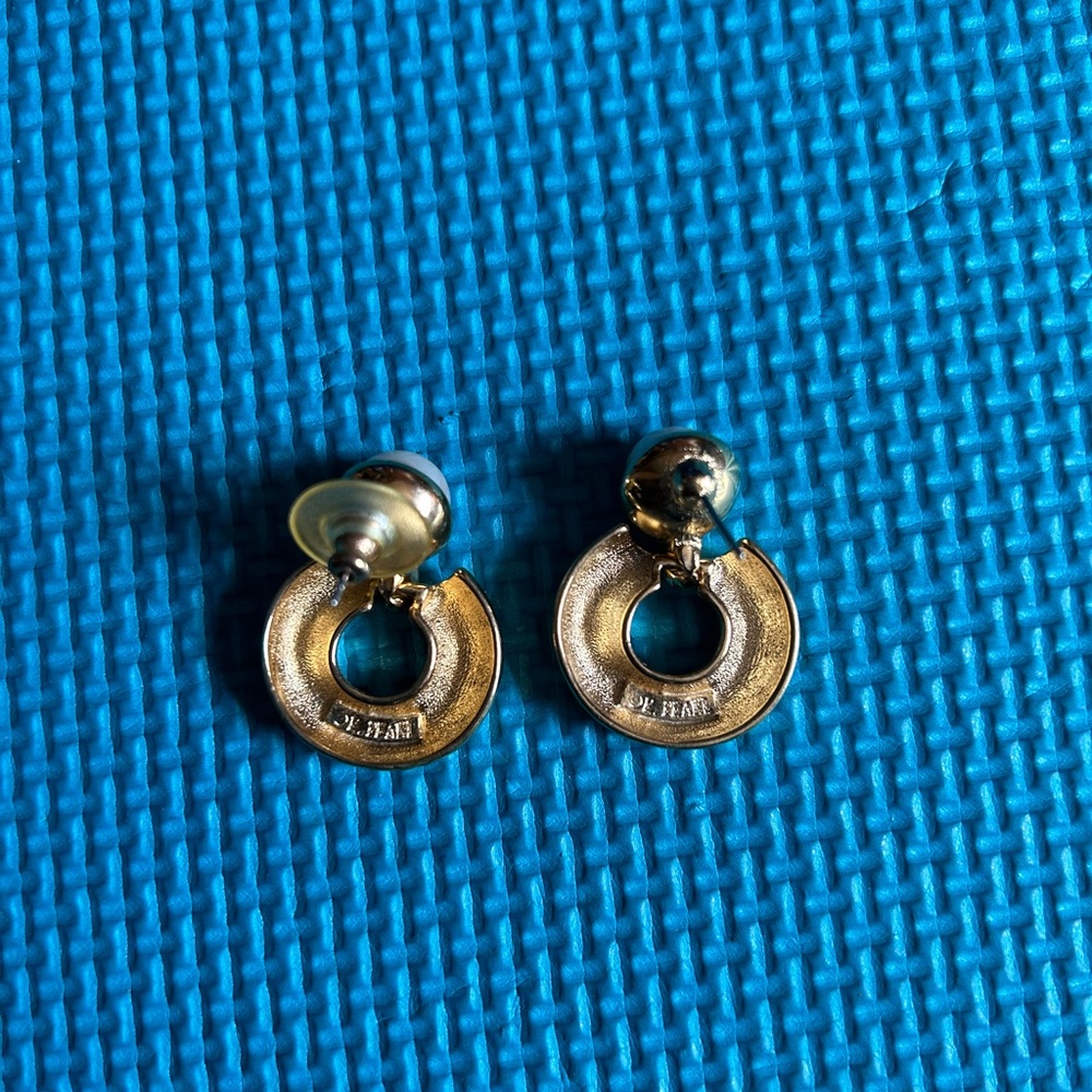 Earrings - Picture 2 of 13